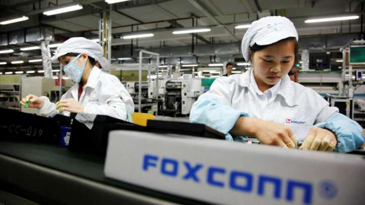 Foxconn spots revenue recession as demand weakens