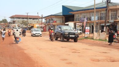 Kiira Municipality residents sacrifice land for road development, government applauds their selflessness